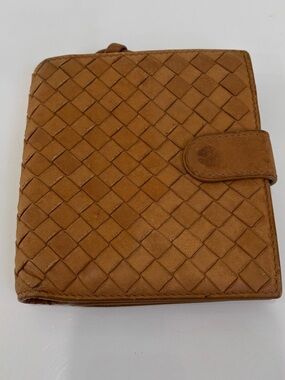 Bottega Veneta Intrecciato Leather Bi-Fold Wallet Tan Snap Closure Italy